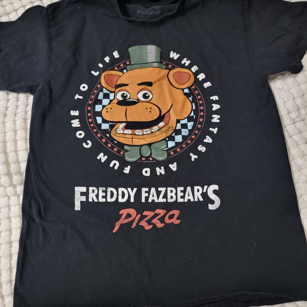 Hot Topic Black Freddy Fazbear's Pizza Kids T-Shirt